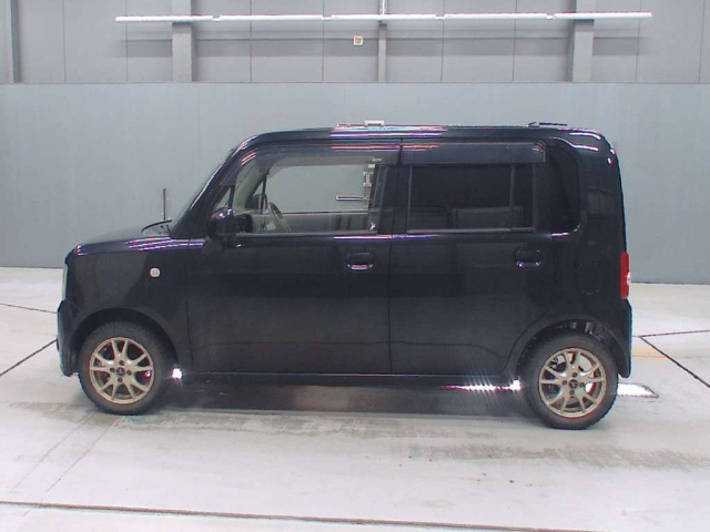 TOYOTA PIXIS SPACE 2012
