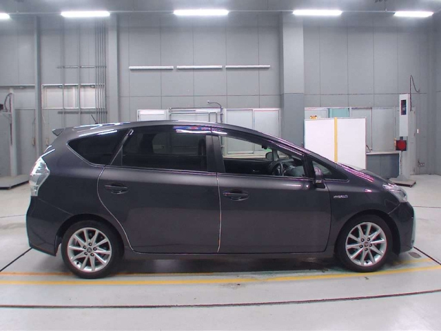TOYOTA PRIUS ALPHA 2019