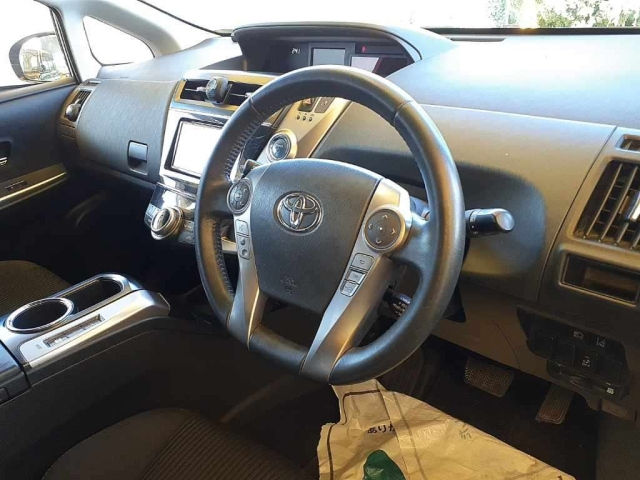 TOYOTA PRIUS ALPHA 2019