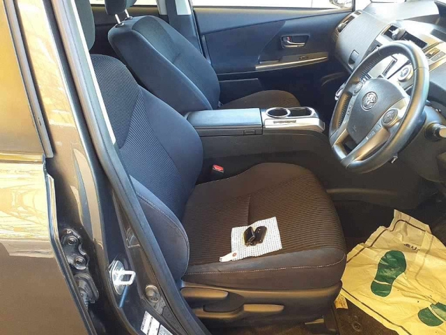 TOYOTA PRIUS ALPHA 2019