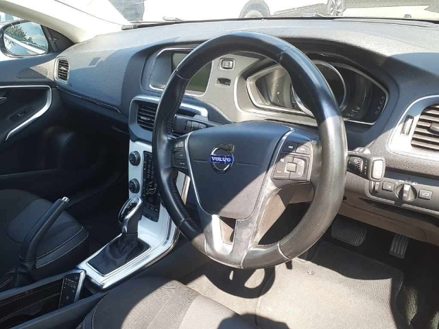 VOLVO V40 2014