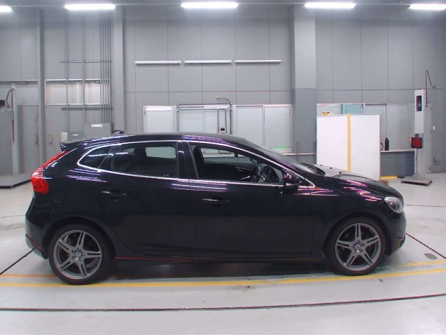 VOLVO V40 2014