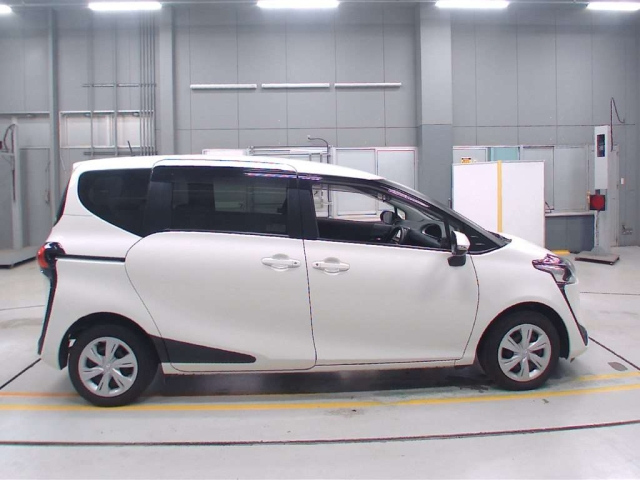 TOYOTA SIENTA 2021