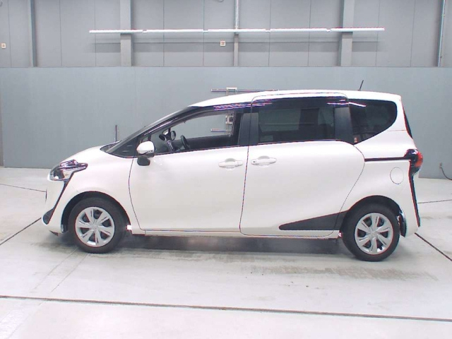 TOYOTA SIENTA 2021