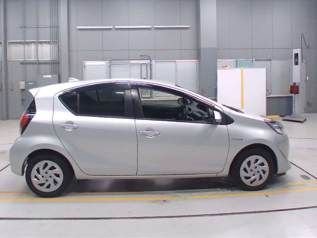 TOYOTA AQUA 2018