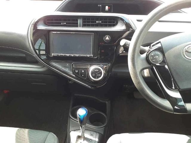 TOYOTA AQUA 2018