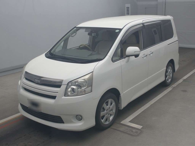 TOYOTA NOAH 2009