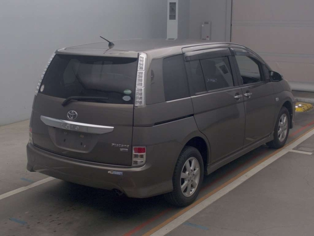 TOYOTA ISIS 2016