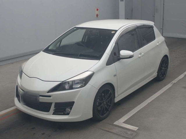 TOYOTA VITZ 2014