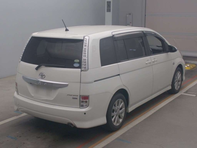 TOYOTA ISIS 2015