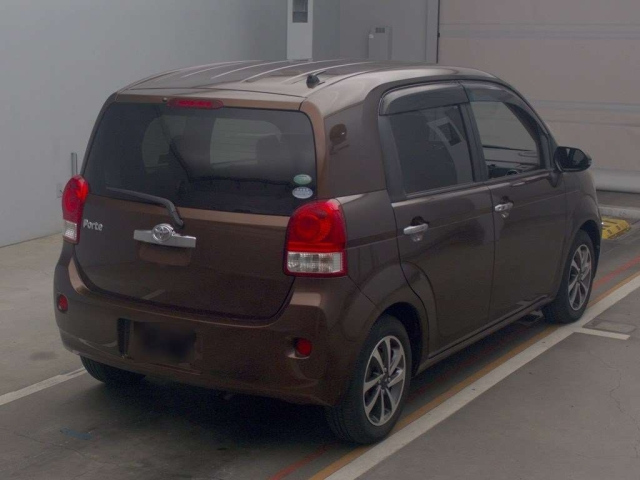 TOYOTA PORTE 2016