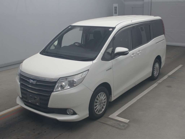 TOYOTA NOAH 2015