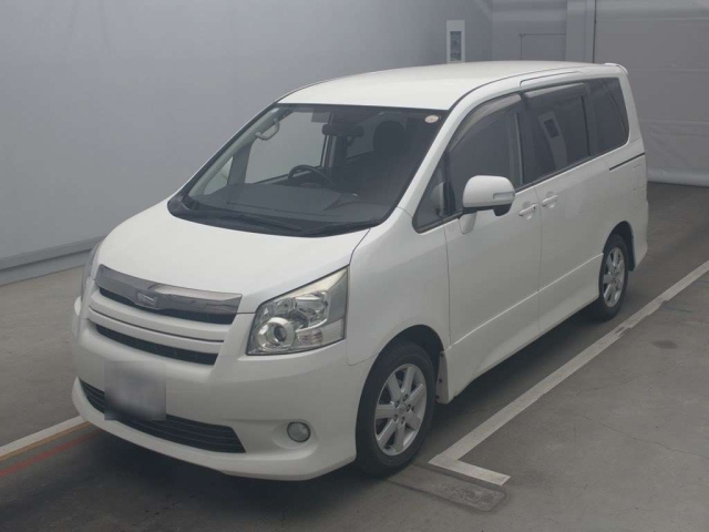 TOYOTA NOAH 2008