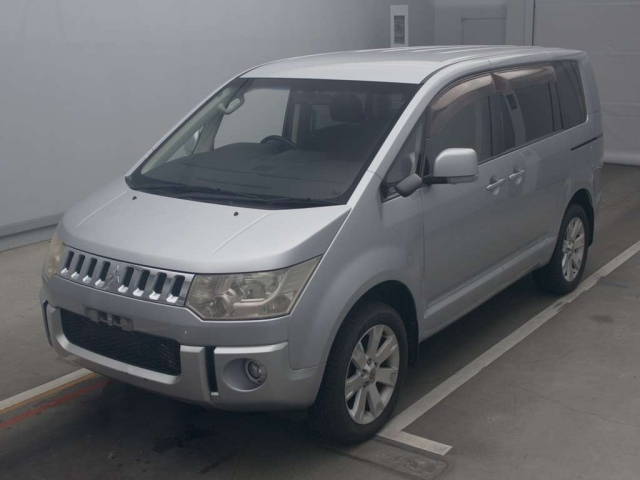 MITSUBISHI DELICA D5 2013