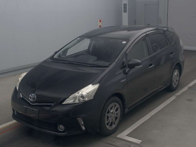 TOYOTA PRIUS ALPHA 2014