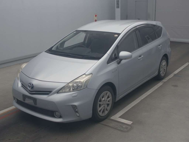 TOYOTA PRIUS ALPHA 2011
