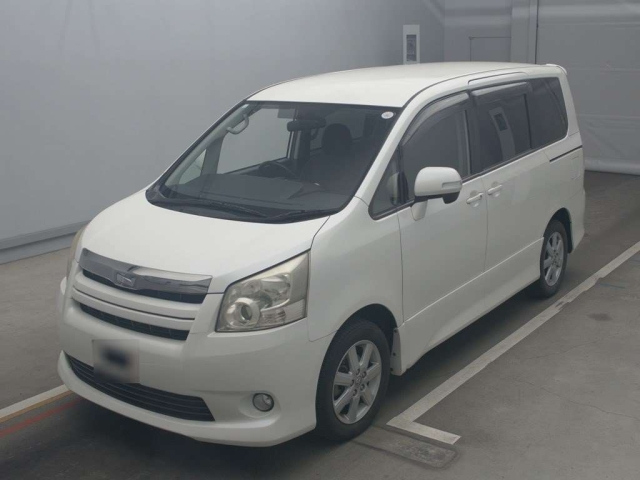 TOYOTA NOAH 2008