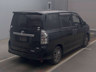 TOYOTA VOXY 2011