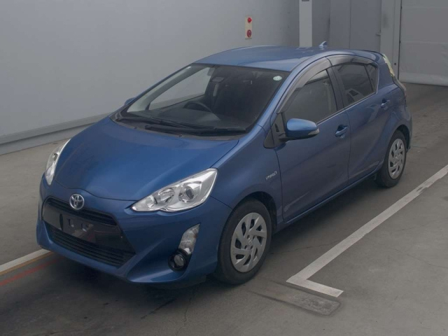 TOYOTA AQUA 2016