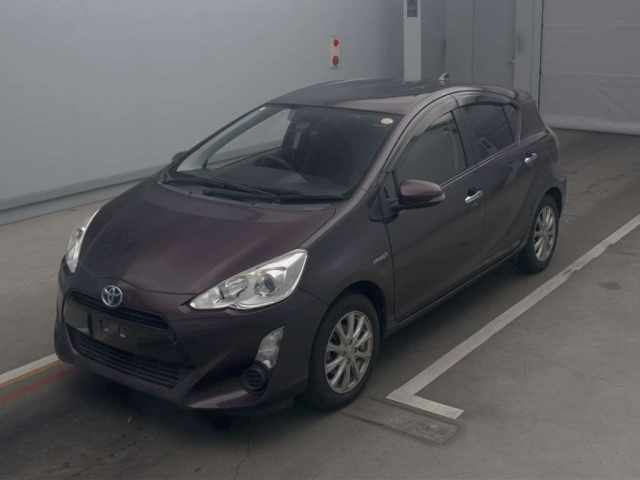 TOYOTA AQUA 2017