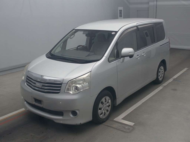 TOYOTA NOAH 2012