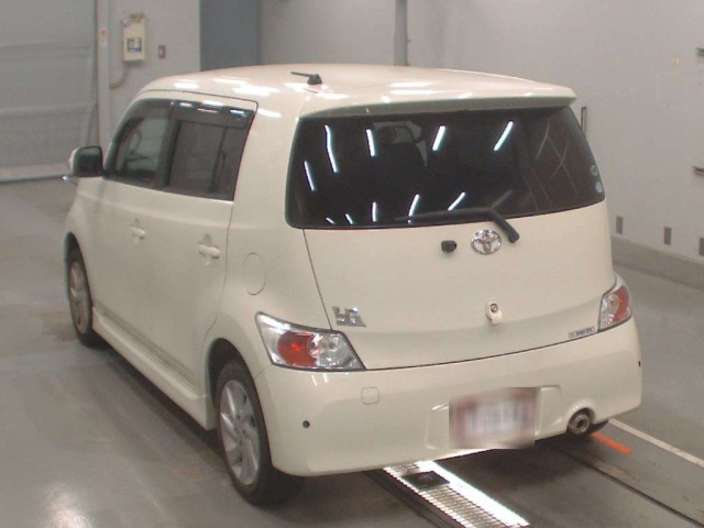 TOYOTA BB 2010
