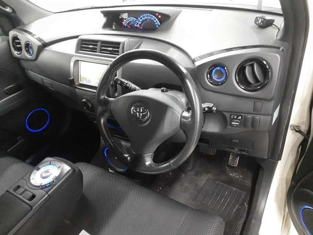 TOYOTA BB 2010
