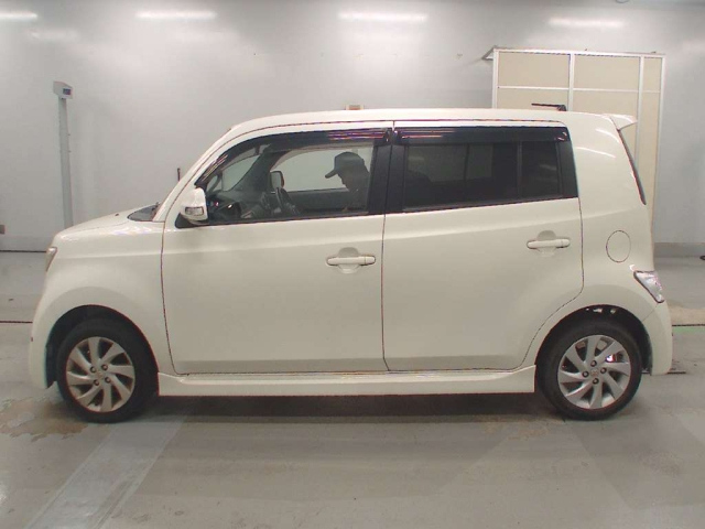 TOYOTA BB 2010