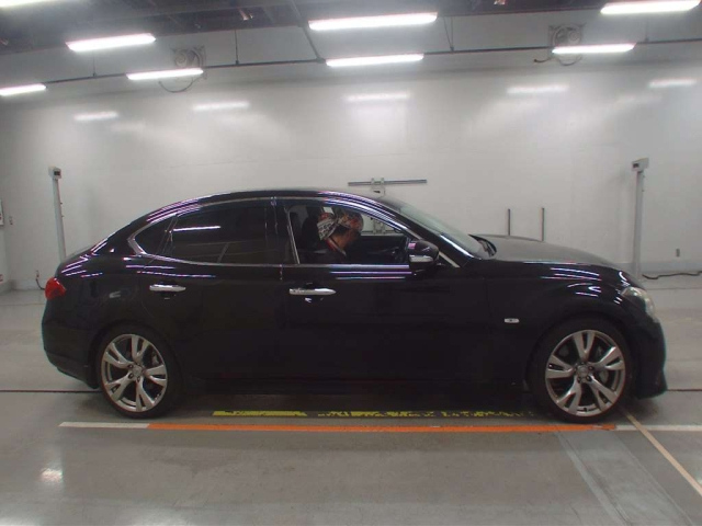 NISSAN FUGA 2011