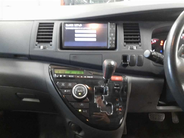 TOYOTA ISIS 2010