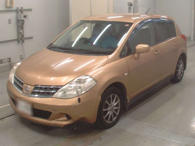 NISSAN TIIDA 2010