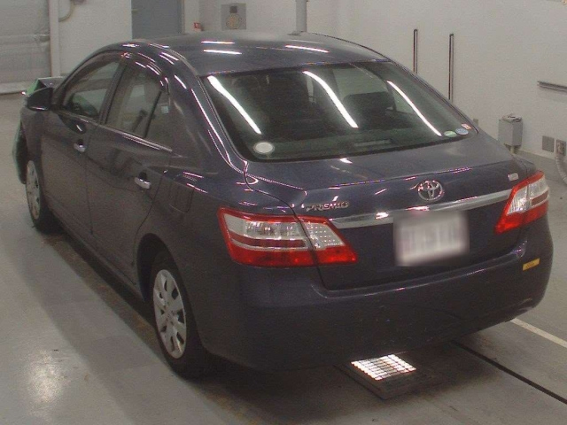 TOYOTA PREMIO 2013