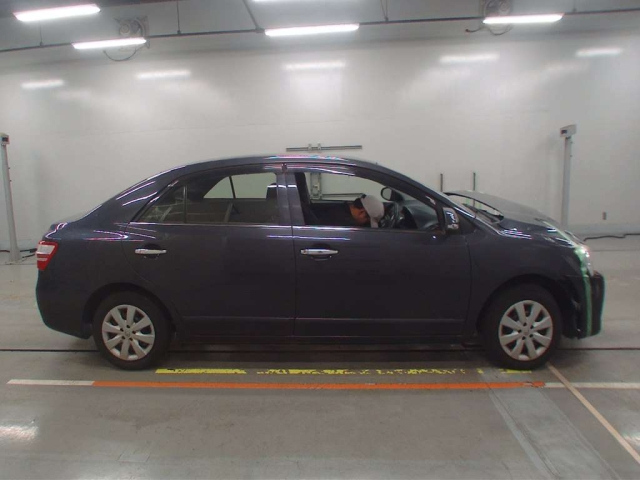TOYOTA PREMIO 2013