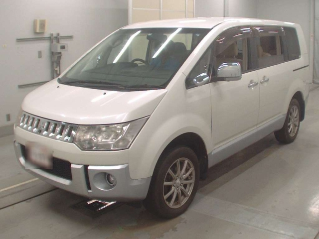 MITSUBISHI DELICA D5 2009