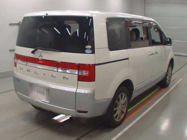 MITSUBISHI DELICA D5 2009