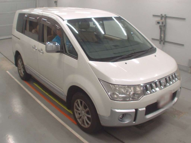 MITSUBISHI DELICA D5 2009