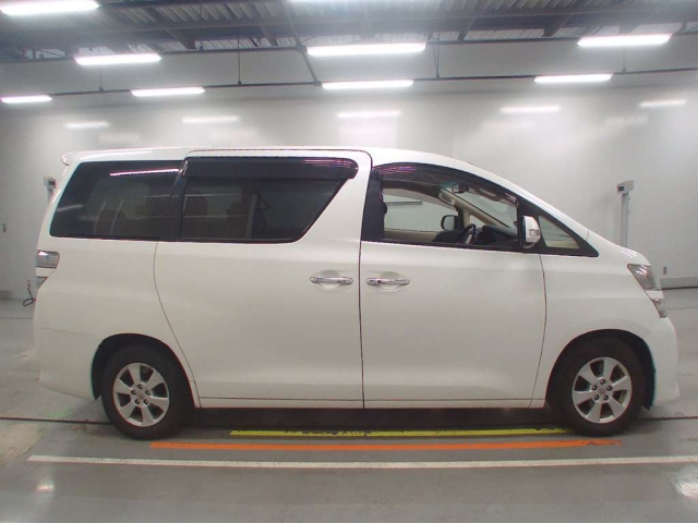 TOYOTA VELLFIRE 2013