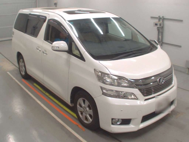 TOYOTA VELLFIRE 2013