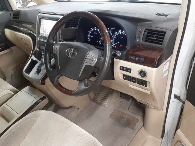 TOYOTA VELLFIRE 2013