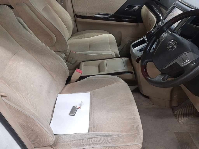 TOYOTA VELLFIRE 2013