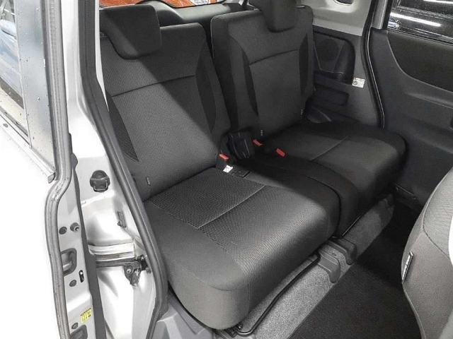 MITSUBISHI DELICA D2 2013