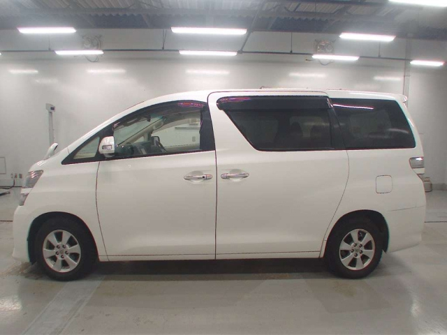 TOYOTA VELLFIRE 2013