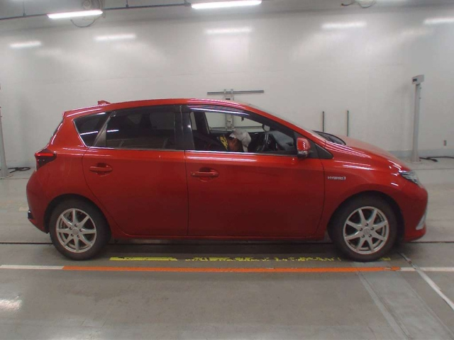 TOYOTA AURIS 2016
