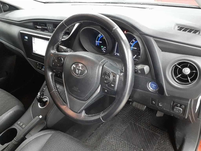 TOYOTA AURIS 2016
