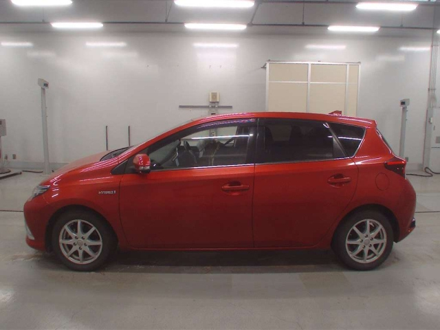 TOYOTA AURIS 2016