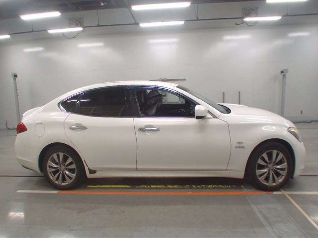 NISSAN FUGA 2011