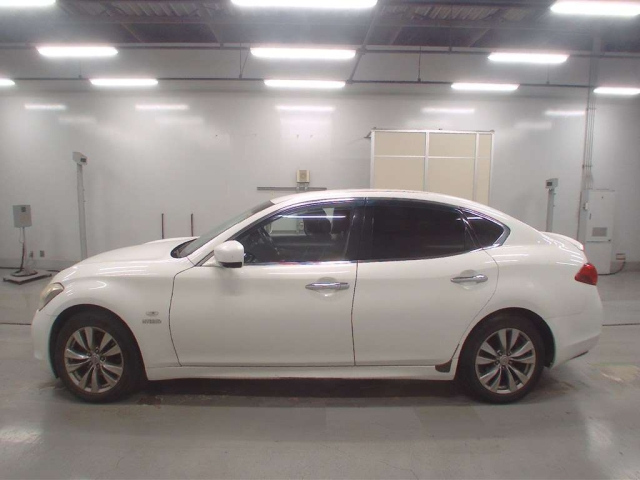NISSAN FUGA 2011