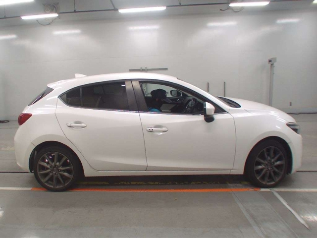 MAZDA AXELA 2016