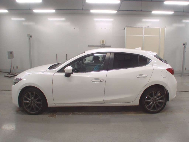 MAZDA AXELA 2016