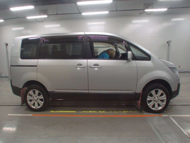 MITSUBISHI DELICA D5 2019